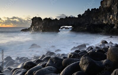 Poster Ruhige Meereslandschaft mit Steinen