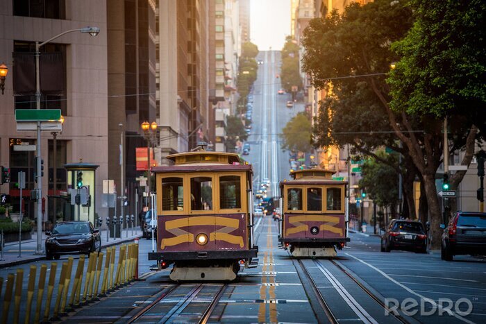 Poster San Francisco Cable Cars auf Kalifornien-Straße bei Sonnenaufgang, Kalifornien, USA