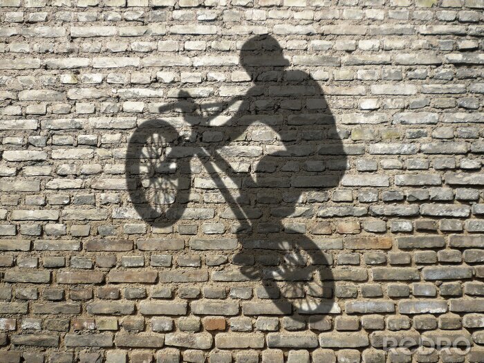 Poster Schatten des Radfahrers an der Mauer