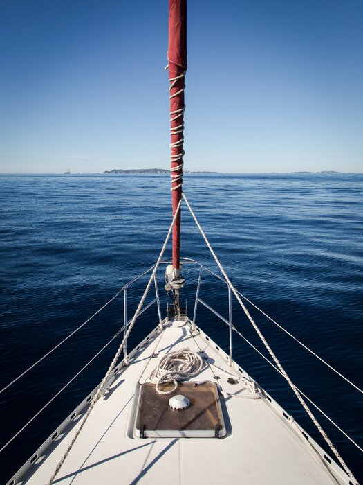 Poster Schiff auf See mit Blick auf die Wasseroberfläche
