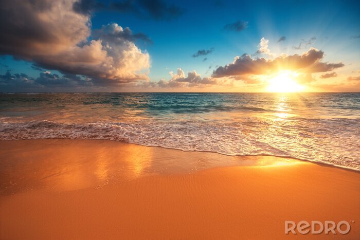 Poster Schöner Sonnenaufgang am Strand