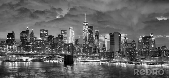 Poster Schwarz-Weiß-Panorama-Bild von New York City in der Nacht.