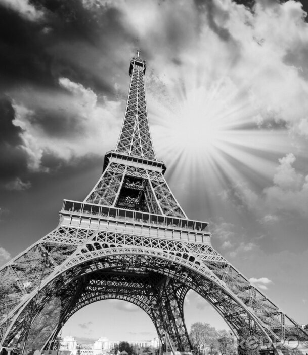 Poster Schwarz-weiße Architektur vor dem Hintergrund der Sonne