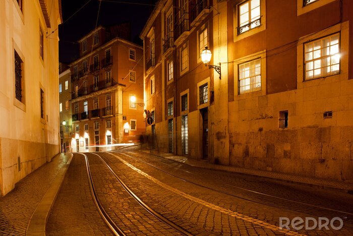 Poster Seitenstraße von Portugal bei Nacht