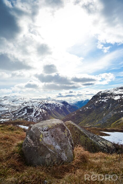 Poster Skandinavische Landschaft mit Bergen