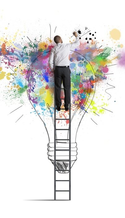 Poster Skizze einer Glühbirne gefüllt mit farbigen Farbklecksen