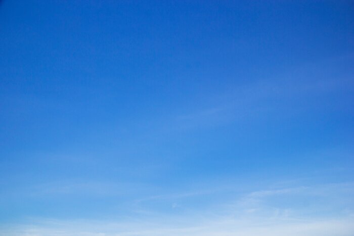 Poster Sommerhimmel mit sanften Wolken