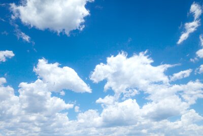 Sommerlandschaft mit dem Himmel