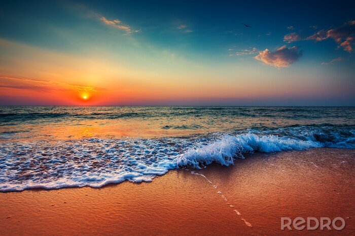 Poster Sonnenaufgang und Wellen am Meer