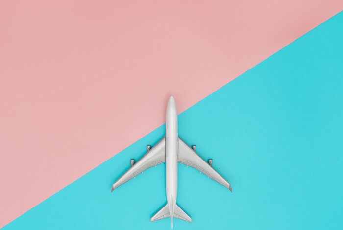 Poster Spielzeug Flugzeug auf blau und rosa Pastell Kopie Raum