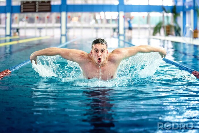Poster Sportler Schwimmer im Pool