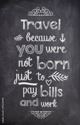 Poster Travel Quote mit Kreide auf ein schwarzes Brett geschrieben