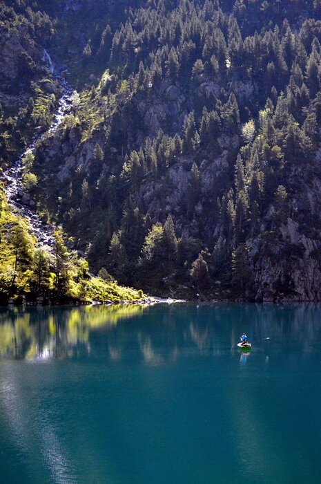 Poster Türkisfarbener See in den Bergen