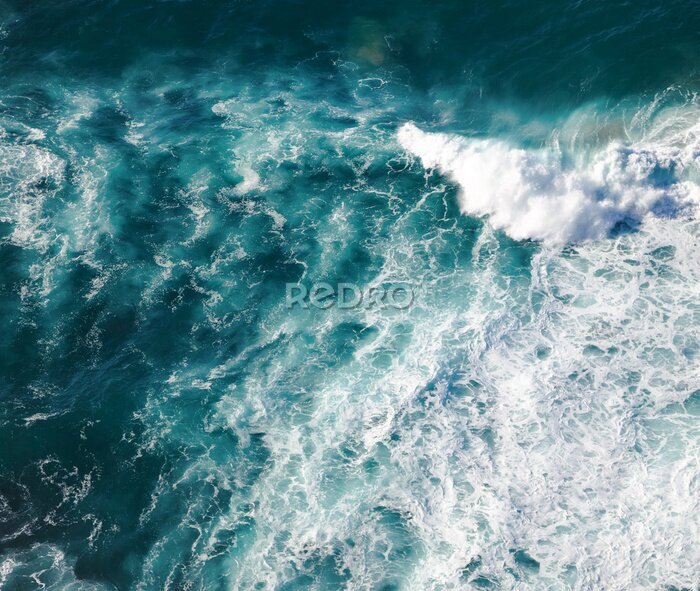 Poster Türkismeerwasser mit schäumenden Wellen, Bild von oben, von abstraktem Ozeanhintergrund und von Beschaffenheit