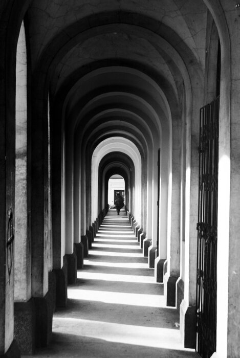 Poster Tunnel eines Betongebäudes