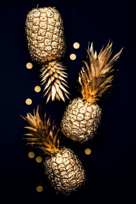 Poster Uniques Design mit goldenen Ananasfrüchten