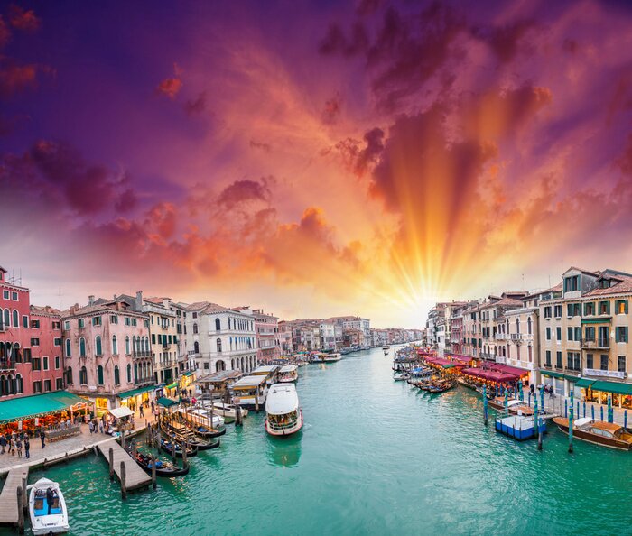 Poster Venedig bunte Gondeln und Sonnenuntergang