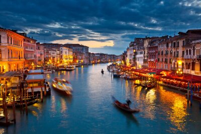Venezianische beleuchtete Häuser