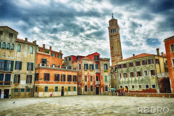 Poster Venezianischer Marktplatz mit Häusern