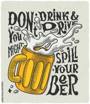 Poster Vintage-Zeichnung eines Bierkrugs mit schäumendem Bier und einer Inschrift