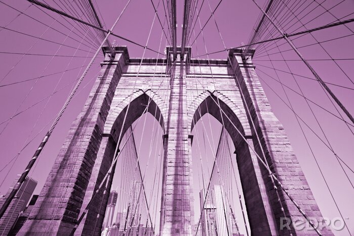 Poster Violette Fotografie der Brooklyn Bridge