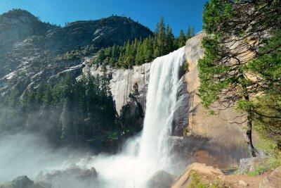 Wasserfall im Gebirge