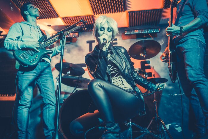 Poster Weibliche Sängerin einer Musikband