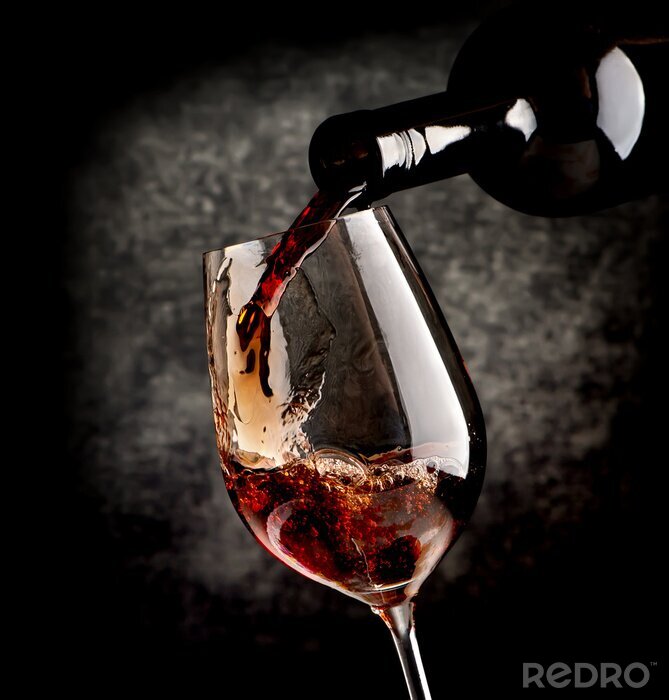 Poster Weinglas auf schwarzem Hintergrund