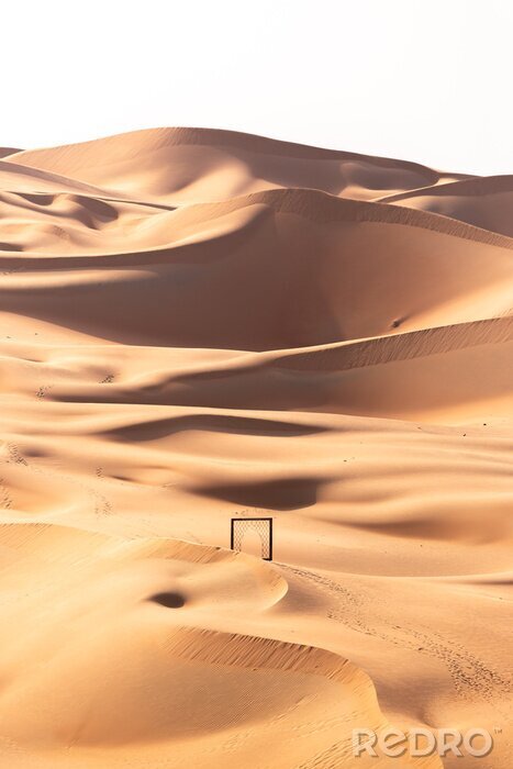 Poster Wüstenlandschaft mit einem Tor