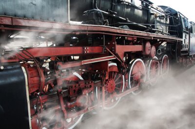Zug Lokomotive in Dampf-Wolken