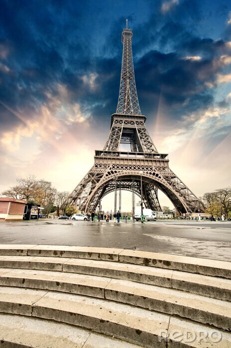 Poster Zum Eiffelturm führende Treppe