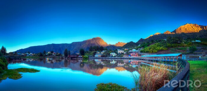 Sticker Abendliche Landschaft mit Bergen