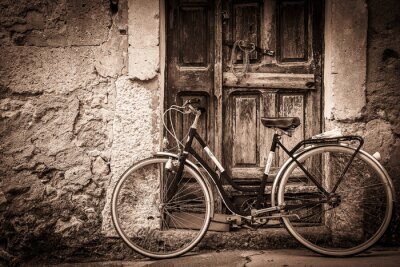 Sticker Antikes Fahrrad und eine alte Holztür