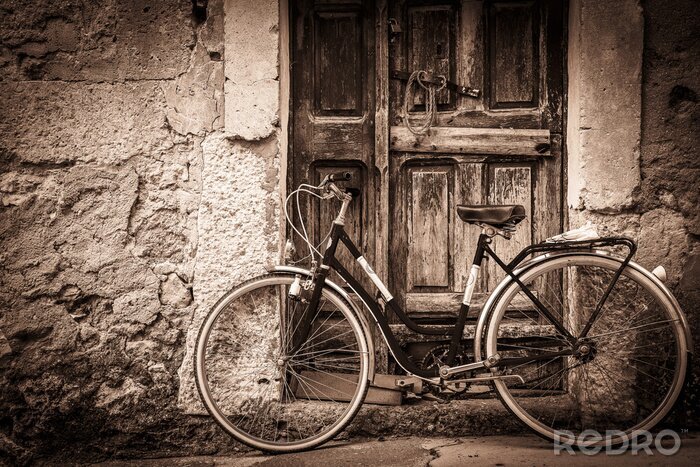 Sticker Antikes Fahrrad und eine alte Holztür