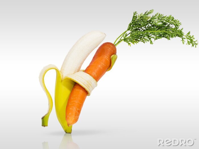 Sticker Banane umarmt eine Karotte humorvolle Fotografie