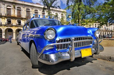 Blaues altes Fahrzeug