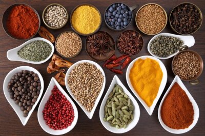 Sticker Bunte Zusammensetzung von Gewürzen in Geschirr