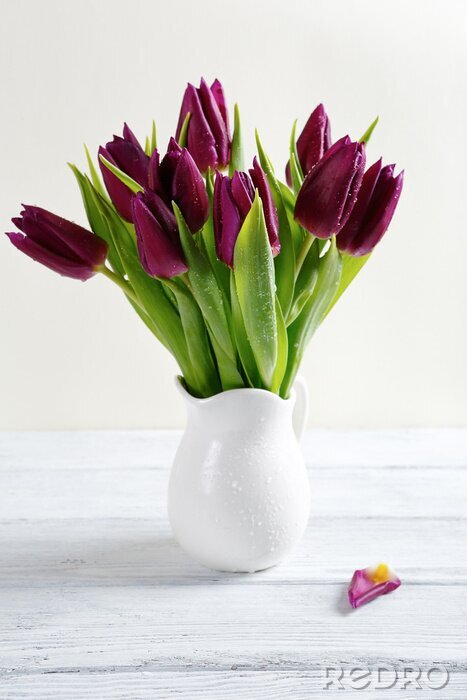 Sticker Dunkelrosa Tulpen in einer Vase
