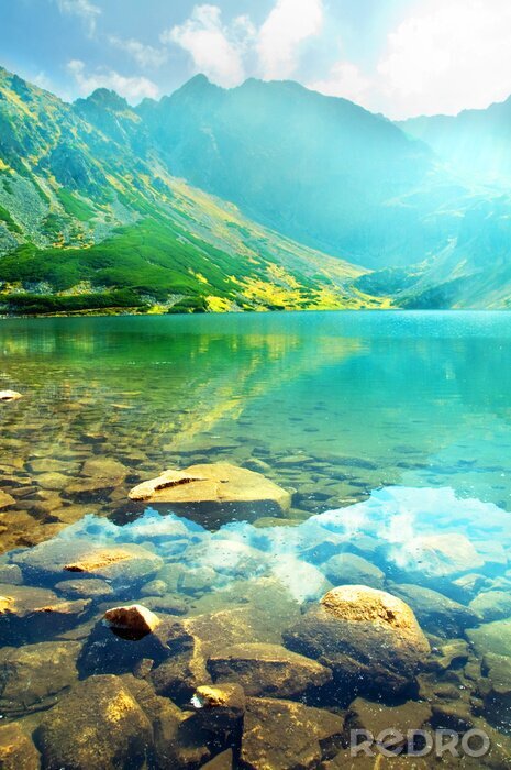 Sticker Durchsichtiges Wasser und Berge