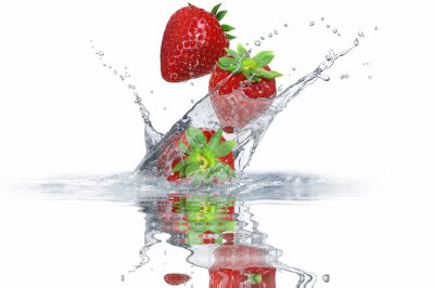Erdbeeren in Wasser eingetaucht