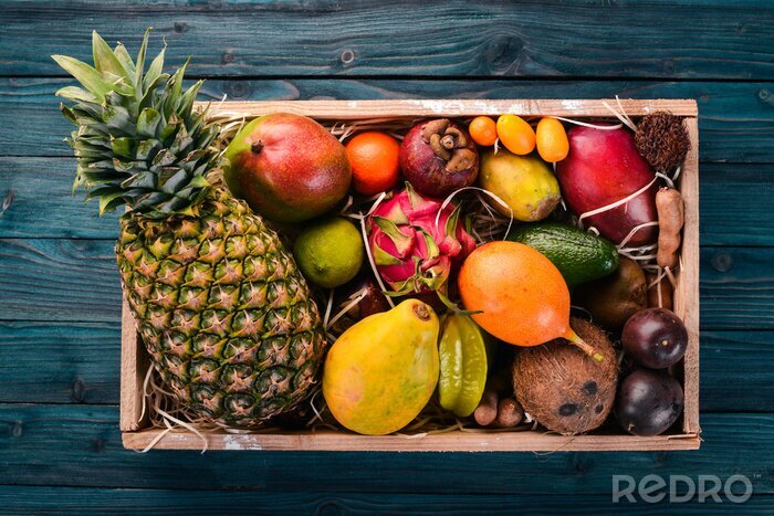 Sticker Exotische Früchte in einem Holzkorb