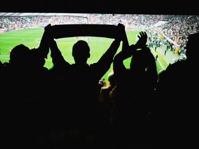Sticker Fans im Stadion verfolgen das Spiel