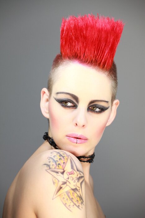 Sticker Frau mit dem roten Irokesen