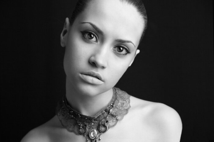 Sticker Frau mit Halskette