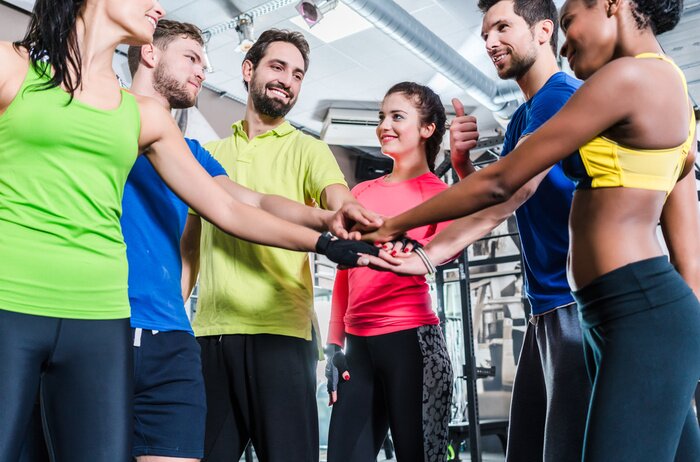 Sticker Frauen und Männer sind motiviert für Sport und Eignung und stapeln die Hände