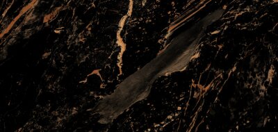 gelb unter dem schwarzen Marmor