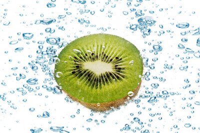 Sticker Getauchte Kiwi inmitten von Luftblasen