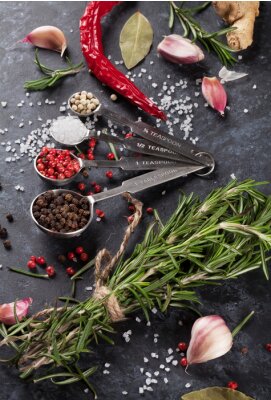 Sticker Gewürze schwarz auf einem steinernen Hintergrund