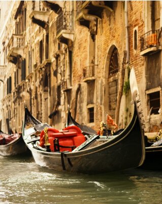 Gondeln in der Stadt Venedig