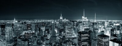 Graues Panorama von New York City mit Lichtern